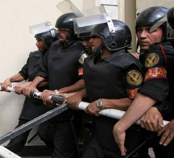 حظر تجوال في قرية مصرية بعد اشتباكات بين مسلمين وأقباط