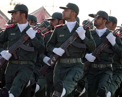 صحيفة خليجية : 100 عنصر من الحرس الثوري الايراني بينهم ضباط تمكنوا من دخول اليمن بجوازات سفر سورية 