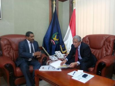 وزير الداخلية يناقش مع رئيس سياج سبل التعاون لحماية الأطفال من الجريمة والوقوع فيها