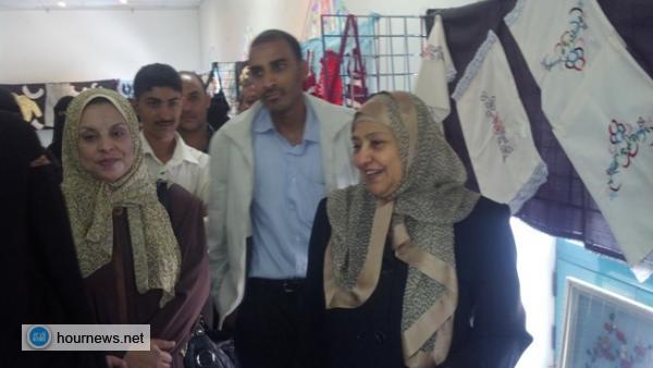 وكيلة وزارة الثقافة تفتتح معرض الأول للأشغال اليدوية والحرفية للموجهة الفاضلة/ اديبة القوزي (صور)