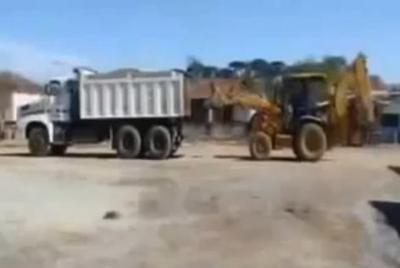 شاهد بالفيديو: سواق يمني بالسعودية يتحكم بشاحنة مثل جرانديزر