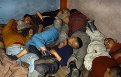 أمن حرض يقبض على مهرب وبحوزته رجل وزوجته وثلاثة من أولاده وطفل من المكلا
