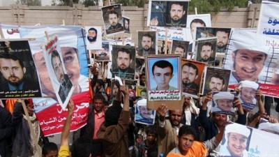 صنعاء تطالب واشنطن بتسليم 90 معتقلاً يمنياً في غوانتانامو وباغرام.. وترتيبات لزيارة وفد يمني