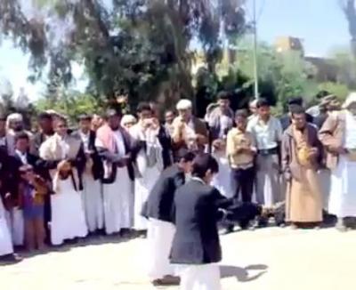البرعة اليمنية من أصالة التراث اليمني القديم ..انسجام رائع لأطفال يمنيين بالبرعة (فيديو)