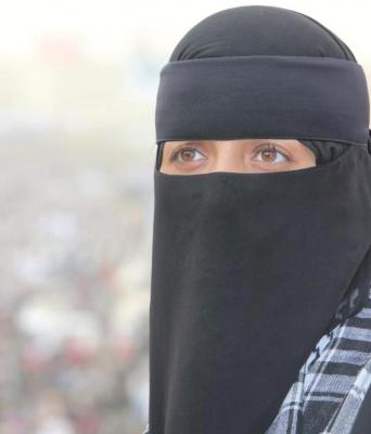 عضوه في مؤتمر الحوار تطالب بإعدام كل المشاركين في حال فشل الحوار