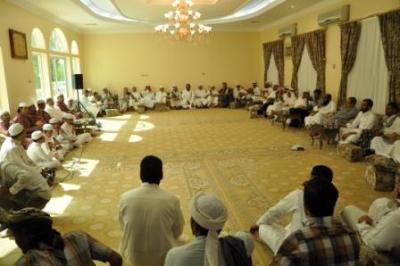 وفد سعودي برئاسة المهندس عبد الله بقشان ورئيس منظمة فور شباب العالمية العمري في زيارة لمدينة تريم ويلتقي ببلابل فرقة المسرة