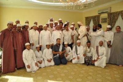 وفد سعودي برئاسة المهندس عبد الله بقشان ورئيس منظمة فور شباب العالمية العمري في زيارة لمدينة تريم ويلتقي ببلابل فرقة المسرة