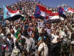 خلافات وانشقاقات واتهامات متبادلة تعصف بالحراك