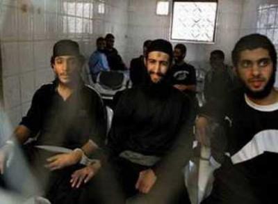 مصدر عسكري: نقل 12 متهما مرتبطين بتنظيم القاعدة إلى صنعاء للتحقيق معهم