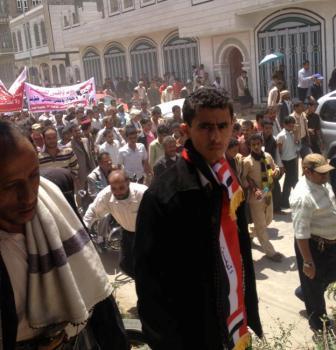 بعد إصابته من قبل مرافقي أحد النافذين: مواطن من محافظة إب يناشد وزير الداخلية ومدير أمن المحافظة بإنصافه