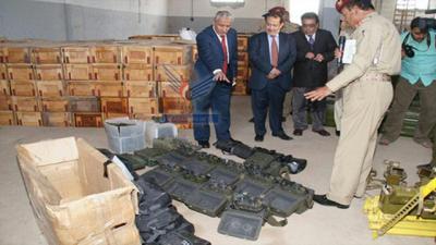بعد إضرابهم عن الطعام: الحكومة اليمنية تعاقب طاقم زورق بحري ضبط سفينة أسلحة بالحبس