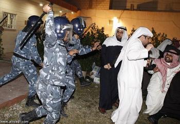 الكويت تغلق مكتب "الجزيرة" لاستضافتها نائبًا معارضًا