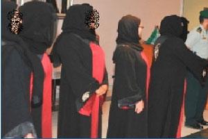 فتاة سعودية تقذف عضو في هيئة المعروف بالحذاء