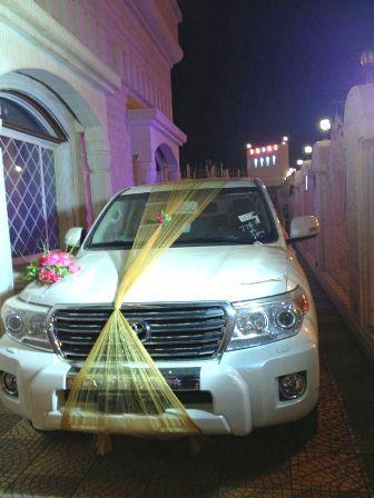 سعودية تُهدي زوجها "لاند كروزر" احتفاء بتقاعده