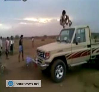 فيديو: قفزات خيالية لشباب اليمن من فوق سيارات تتحدى الأفلام الأمريكية