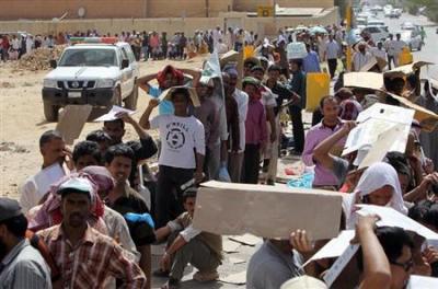 العمال الأجانب يصطفون لمغادرة السعودية قبل انقضاء فترة سماح