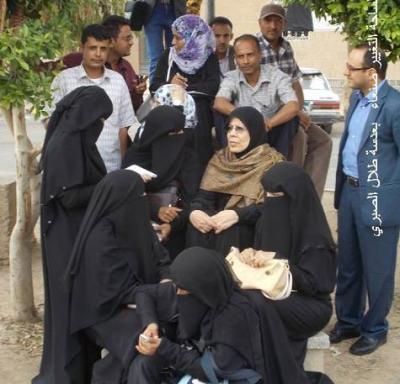 حورية مشهور تعتصم في السجن المركزي للمطالبة بالافراج عن شباب الثورة وباسندوه يلمح بالانضمام إليها