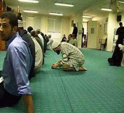 فرنسيان يعتديان على مسلمة حامل حتى أُجهضت