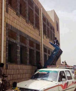 بالصورة: طريقة جديدة يبتكرها اليمنيون للغش في امتحانات الثانوية