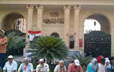  الجزيرة: ضباط من الحرس الجمهوري يتقدمهم لواء ينضمون لصفوف المؤيدين للرئيس