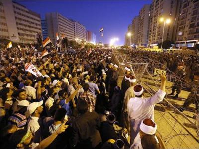 أنصار مرسي يستمرون في الاحتجاج .. وسقوط اكثر من 30 قتيل من الاخوان