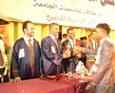 بحضور راجح وكيل محافظة تعز جامعة الحكمة فرع تعز تكرم 461 طالب وطالبة من خريجي الدفعة الرابعة للعام الدراسي 2012/2013