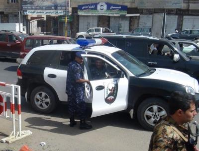 مسلحين يفشلون في نهب سيارة لقوات النجدة في جولة آيه بصنعاء