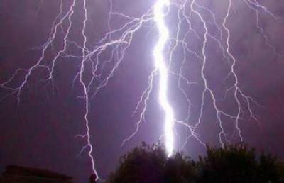 الصواعق الرعدية تودي بحياة 9 أشخاص في عدد من المحافظات