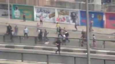 خطير جدا . أوضح فيديو توثيق لتعاون الشرطة مع البلطجية وذلك فى مجزرة رابعة العدوية والنهضة 
