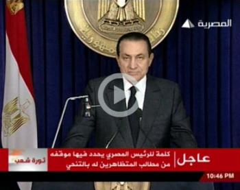 مصر: مبارك يتمسك بمنصبه ويفوض سليمان للرئاسة