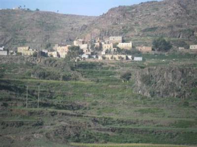 مديرعام بإب يطلب مبلغ مالي كبير لغرض استكمال معاملة ترميم مدرسة ذي الكلاع الحميري