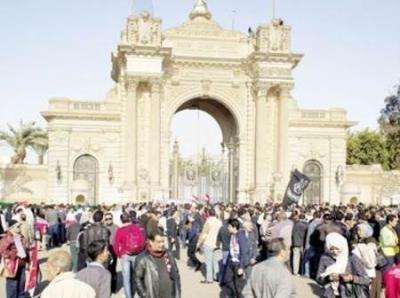 وصول متظاهرين لقصر القبة في القاهرة في جمعة الحسم
