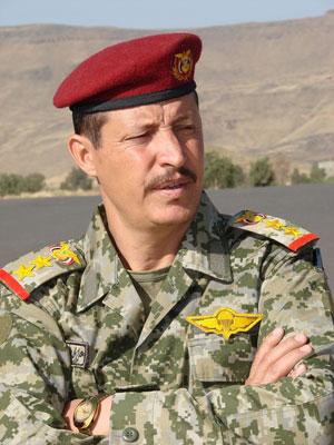 مسؤول عسكري  يزور مديرية الرضمة بإب 