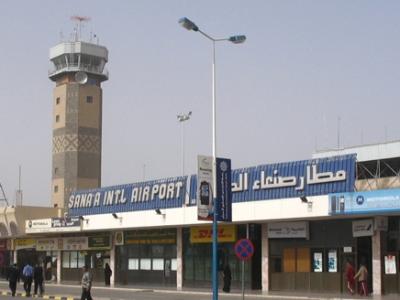 خلل في إطارات طائرة عسكرية يوقف الملاحة بمطار صنعاء لثلاث ساعات ويحوّل رحلتين