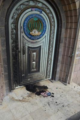 مجهول يلقي زجاجة حارقة على مبنى جمعية الاصلاح بتعز‎