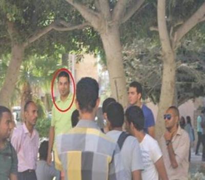 بالصور.. طلاب ضد الانقلاب توقع أحد عملاء الأمن في فخ مضحك بالصور.. طلاب ضد الانقلاب توقع أحد عملاء الأمن في فخ مضحك