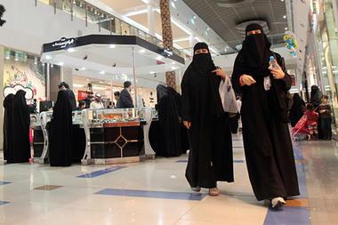 صحيفة كريستيان ساينس مونتور الامريكية: السعوديون يعارضون قيادة المرأة للسيارات