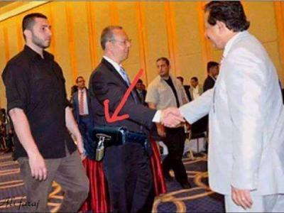 الماوري يكشف عن اسم الشخص الذي سرق هاتف جمال بن عمر