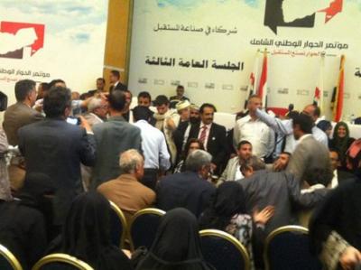 لهذه الأسباب أقتحم الحوثيون والحراكيون القاعة لافشال الجلسة الختامية للحوار..وهذا ما حصل