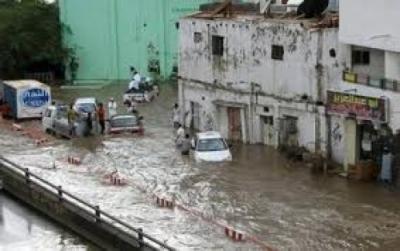 سيول الأمطار تجرف 20 منزلا وتشرد 60 أسرة بجزيرة سقطرى