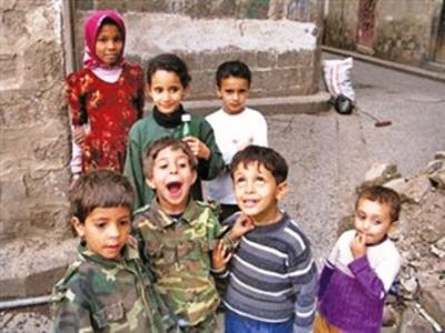 ثلاثون ألف طفل يمني وطفلة يتسولون 