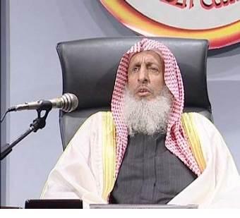  مفتي السعودية: الحاكم الذي يستخدم القوة ضد شعبه خائن