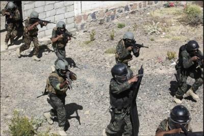 نشر فيديو لحظة القبض على كلفوت في جبال المحويت.. ونقله وأفراد عصابته على متن طائرة عسكرية إلى صنعاء "من هو كلفوت"