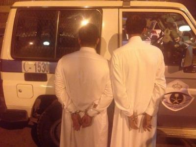 بالصور: أمن الرياض يضبط يمنييْن احترفا سرقة محال الاتصالات