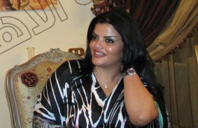 الحارسة الشخصية الحسناء لـمعمر القذافي تروي قصصاً خيالية ووقائع يكشف عنها لأول مرة 