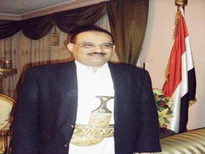 على خلفية تعرضة للنهب والتقطع : طلاب اليمن في أسيوط ينفون علمهم المسبق بزيارة السفير الشميري