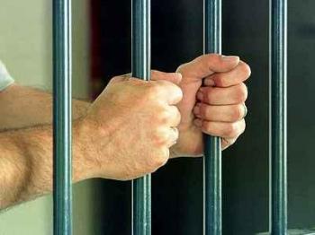الجيش ينزل الشوارع بالاطقم والمدرعات .. وأنباء عن تمرد المساجين داخل السجن المركزي بصنعاء