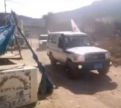 لجنة الصليب الأحمر تخرج 36 جريح من دماج، والحوثيون يعترضون اللجنة ويصورون الجرحى