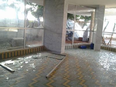 عشرات القتلى والجرحى في انفجارين هزا بيروت وتهشم زجاجات السفارة اليمنية (صور)