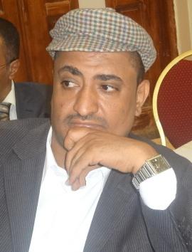 بعد إحراق منزله .. تهديد المدير التنفيذي لمركز القانون الدولي بتعز الزميل نشوان نعمان شمسان بالقتل لتبنيه قضية مقتل الفنان السلفادور